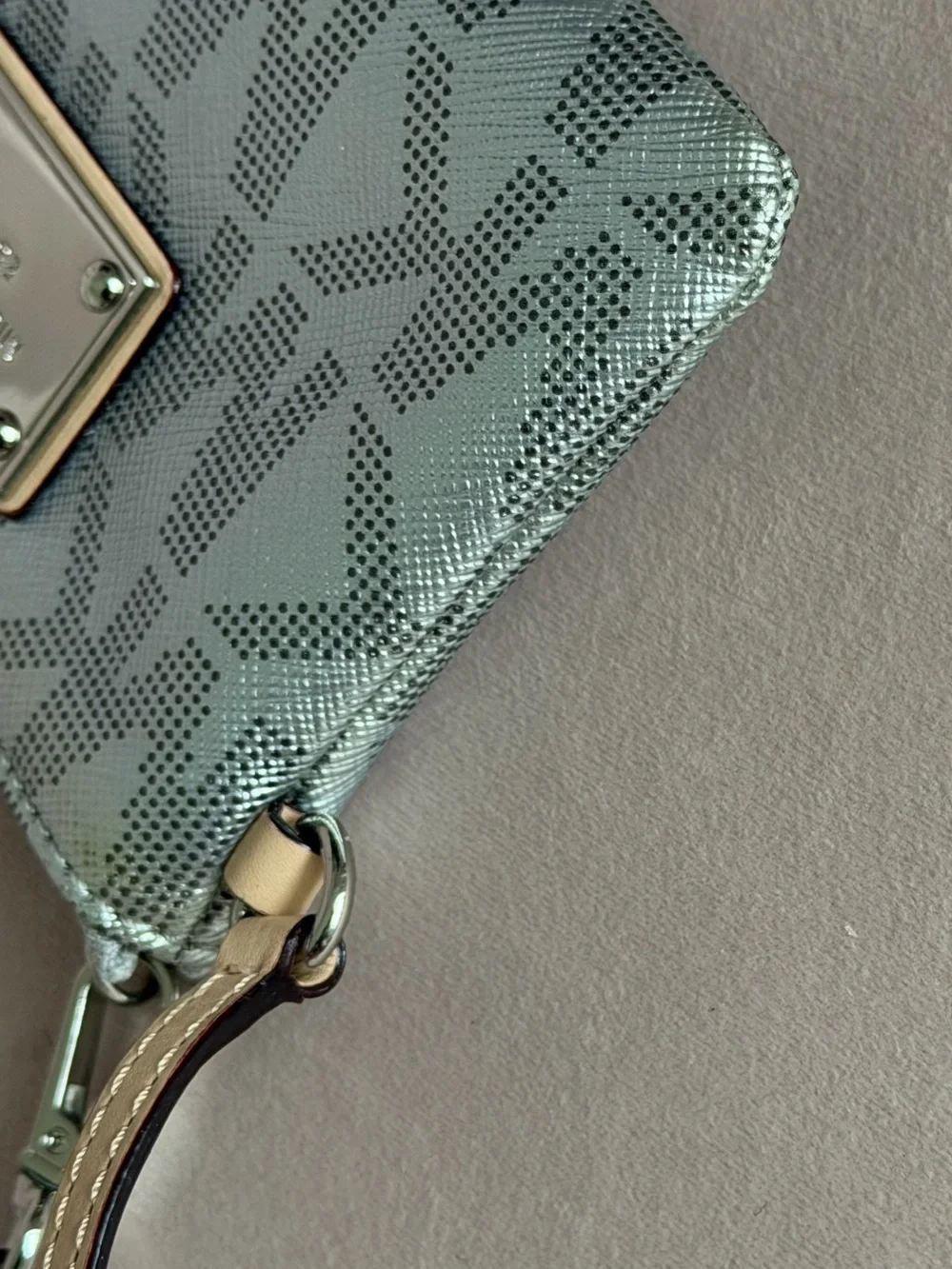 MICHAEL KORS Signature Jet Set Silver Metallic Wristlet
